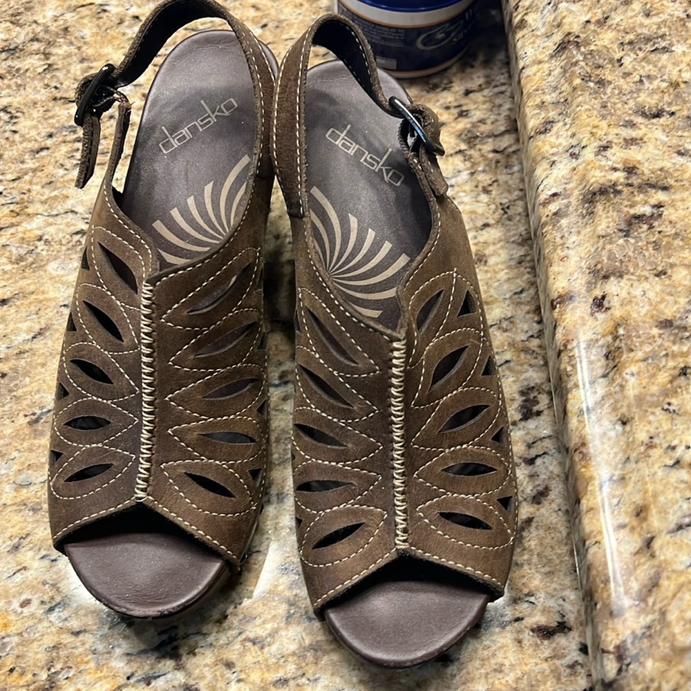 Dansco shoes size 39 ,  wore a couple of times ,  I prefer shoes with no heel
